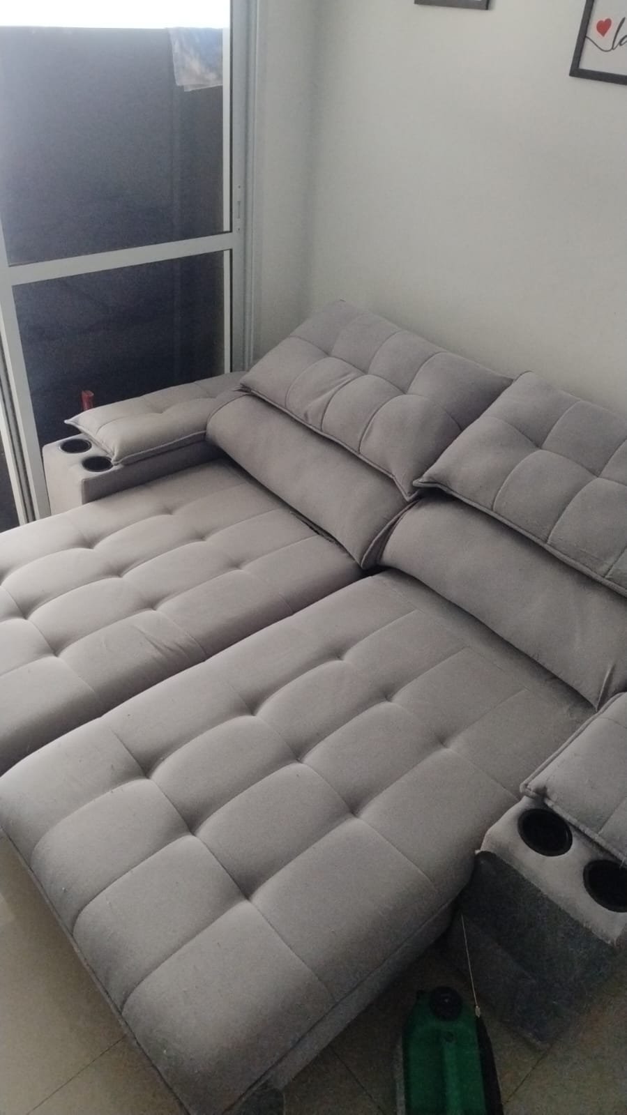 Sofá higienizado na casa do cliente